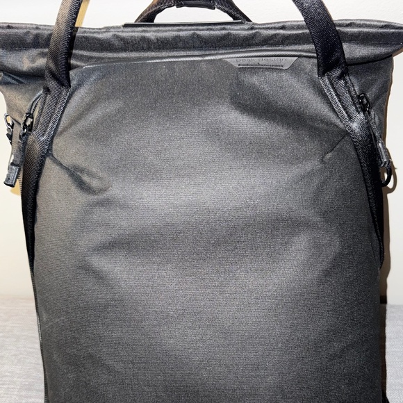 Peak Design Every Day Tote\Backpack Black with Gray Interior - Picture 2 of 16